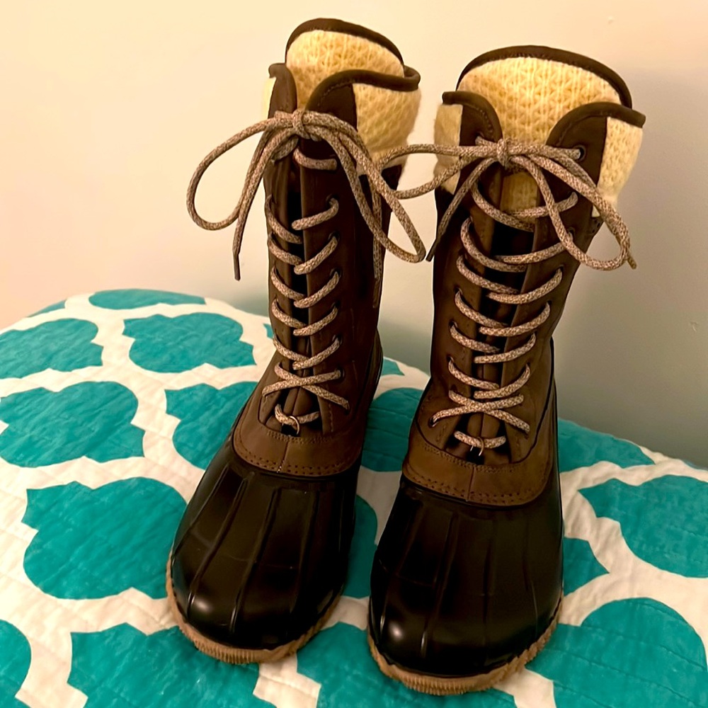 Cute lace up winter boot!